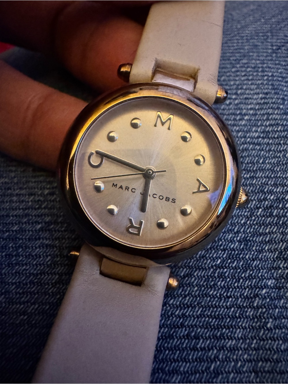 Marc Jacobs White and Silver Round Dial Leather Strap Watch